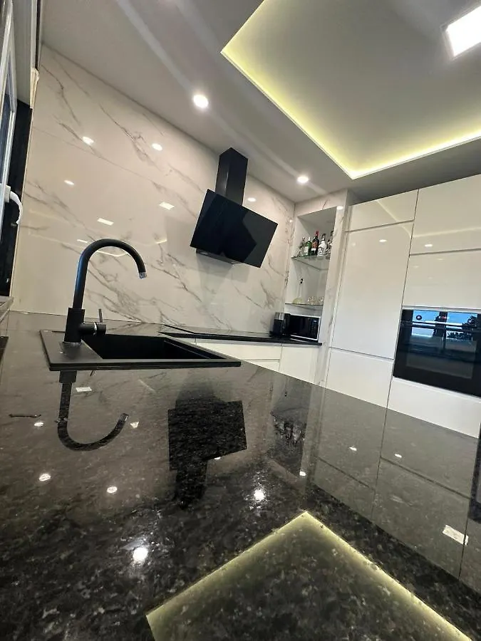 Rooftop Luxury Apartament Kastela Apartment