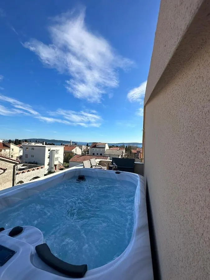 Rooftop Luxury Apartament Kastela Apartment