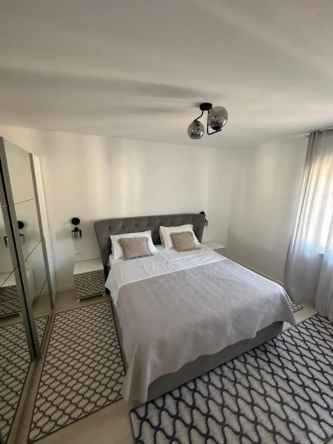 Rooftop Luxury Apartament Kastela Apartment